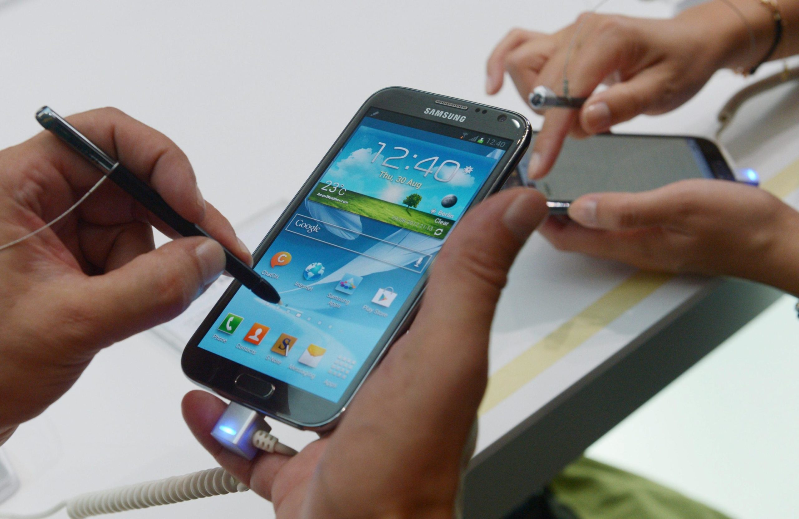 Agcom: Tlc in leggera flessione nel trimestre. Utenti in crescita (18,7 mln)