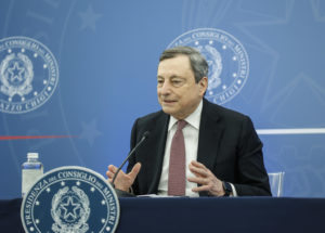 Draghi: “entro fine luglio dl su bollette, accise a aiuti”