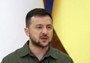 “Crimine di guerra russo”, dice Zelensky, ma Mosca accusa Kiev
