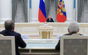 Lavrov: pronti a negoziare sul grano. Affonda nave cisterna piena di gasolio