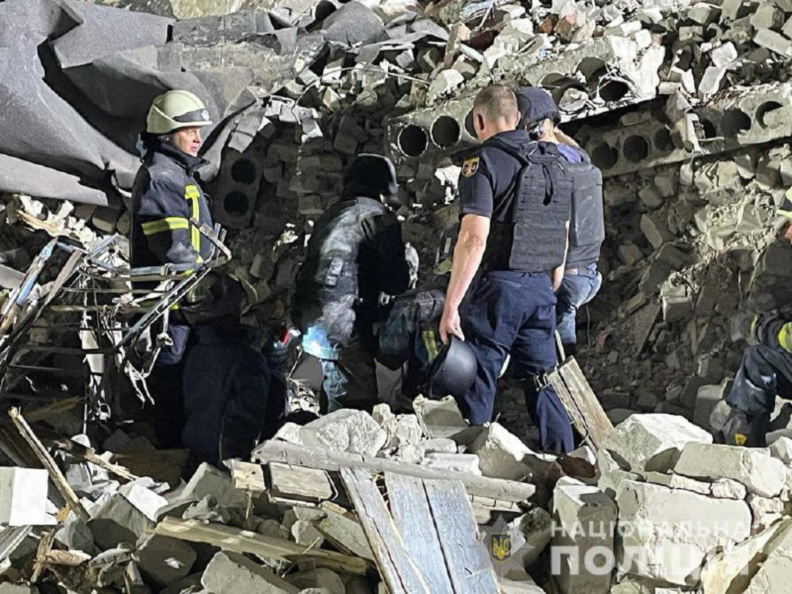 Bombardato edificio nel Donetsk, almeno 6 morti. Quasi 600mila senza corrente