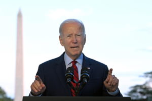 Biden: “ogni misura per abbassare il prezzo dell’energia”