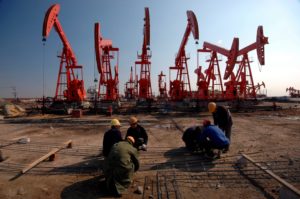 Usa: le scorte settimanali di petrolio calano oltre le attese