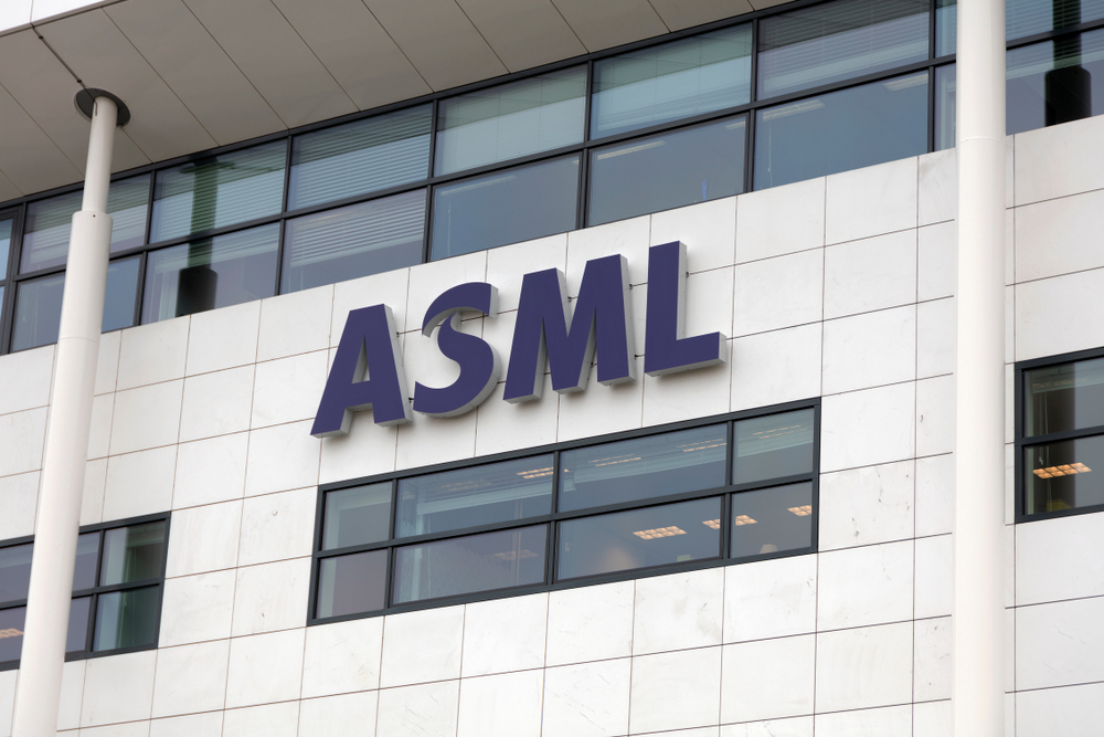 Chip, vendite ed utili in calo per ASML nel terzo trimestre. Gli ordini crollano del 42% ma tiene la Cina