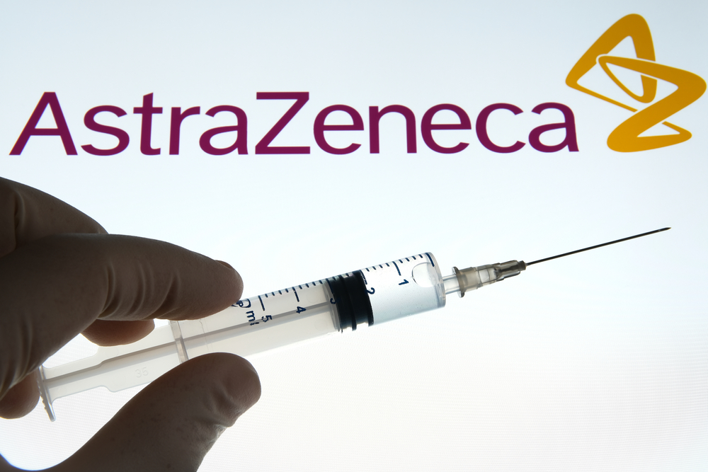 Vaccino, Astrazeneca ammette i danni per la prima volta: “può provocare trombosi mortali”