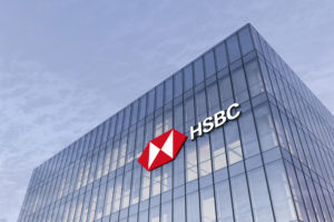 HSBC, sale l’utile semestrale. Ritorno al dividendo nel 2023