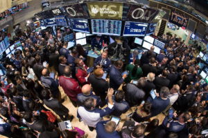 Wall Street apre a +025%: resta in Orso. Apple perde subito il 4%
