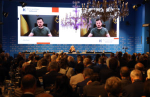 Zelensky: Possiamo rimpiazzare gas russo con rinnovabili e idrogeno