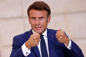 Macron: in Europa attacchi speculativi alle banche ma i fondamentali sono solidi