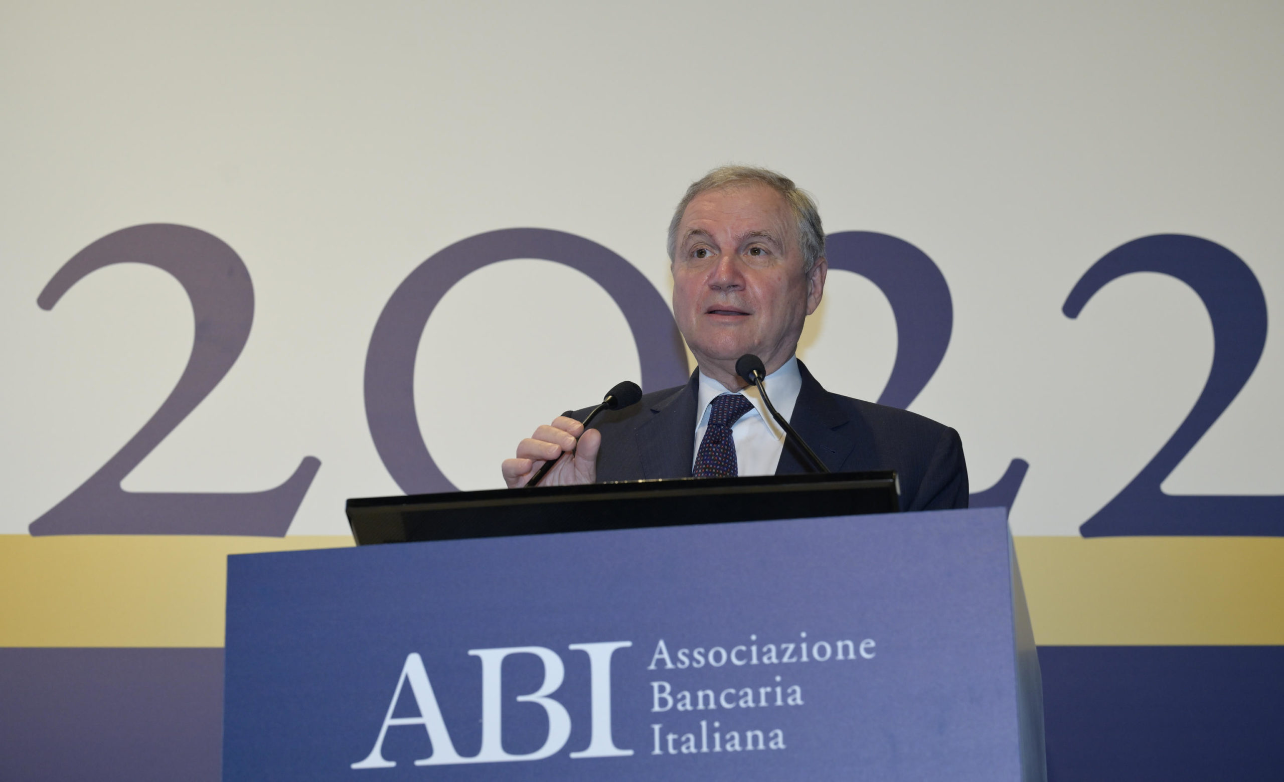 Bankitalia, Visco: “Non caricare tassa dello sceicco sui giovani”