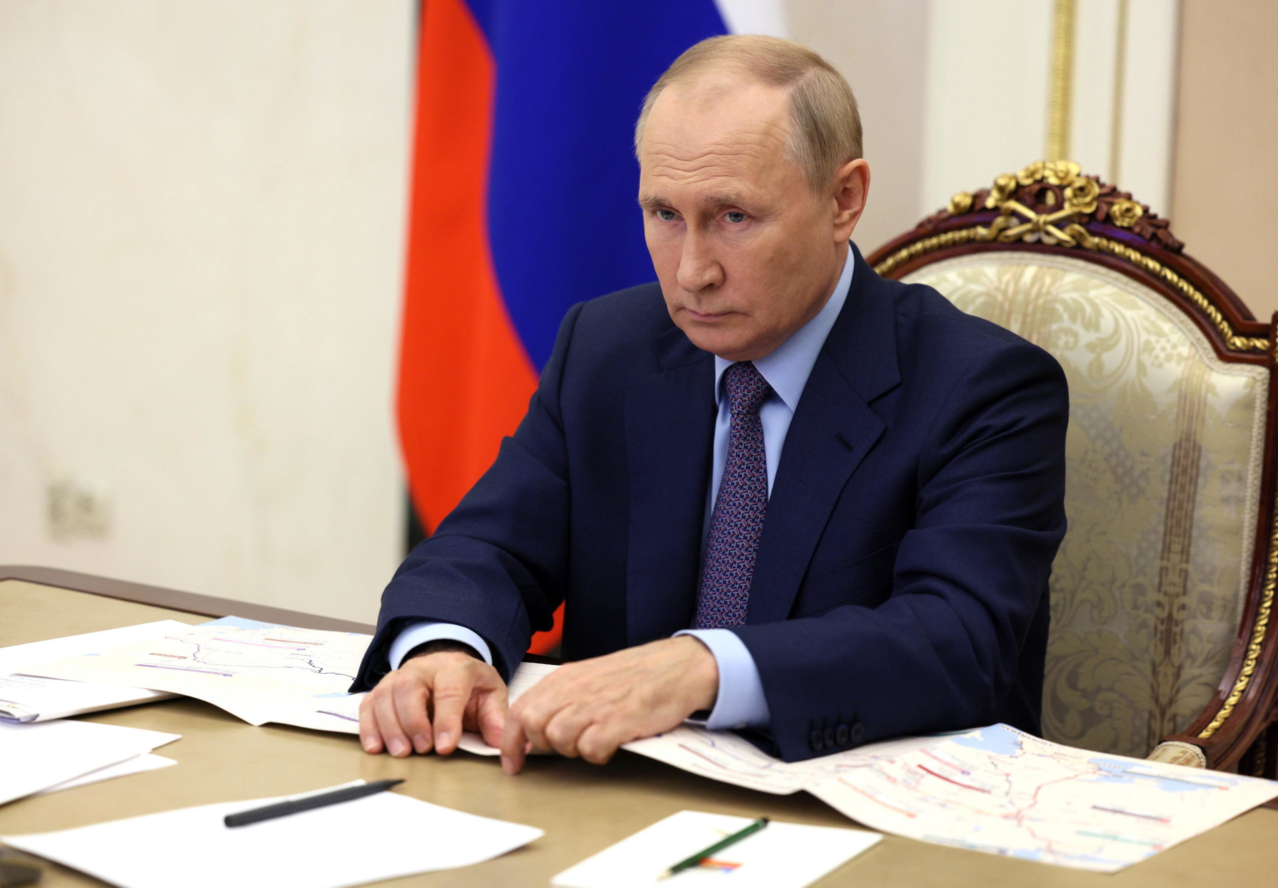 Russia: decine di deputati chiedono le dimissioni di Putin