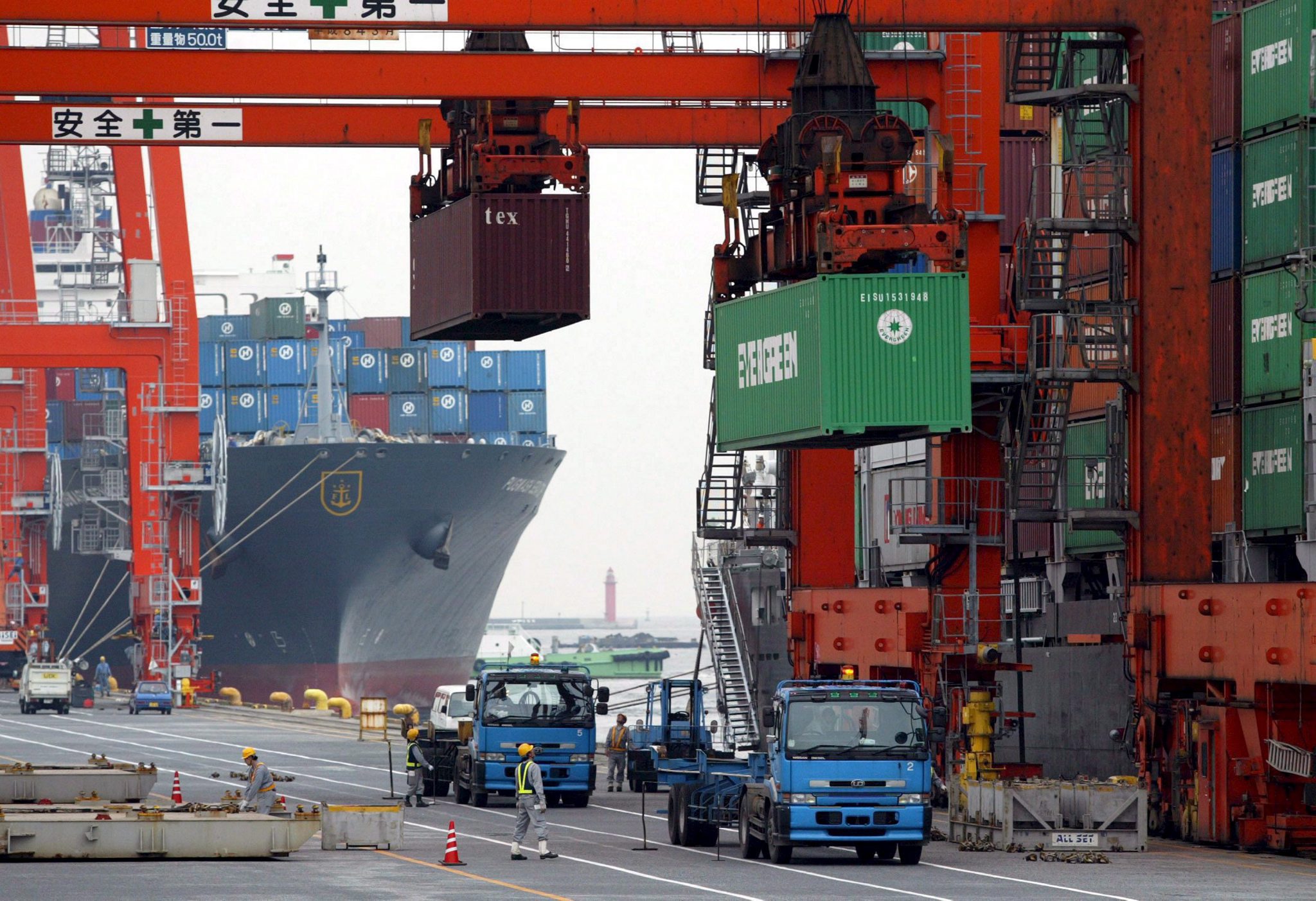 Giappone: deficit commerciale triplicato rispetto al 2021