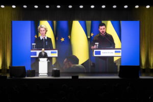 Parlamento europeo: via libera a prestito 5 miliardi all’Ucraina