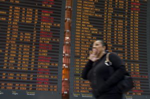 Francia, sciopero controllori: cancellati oltre mille voli