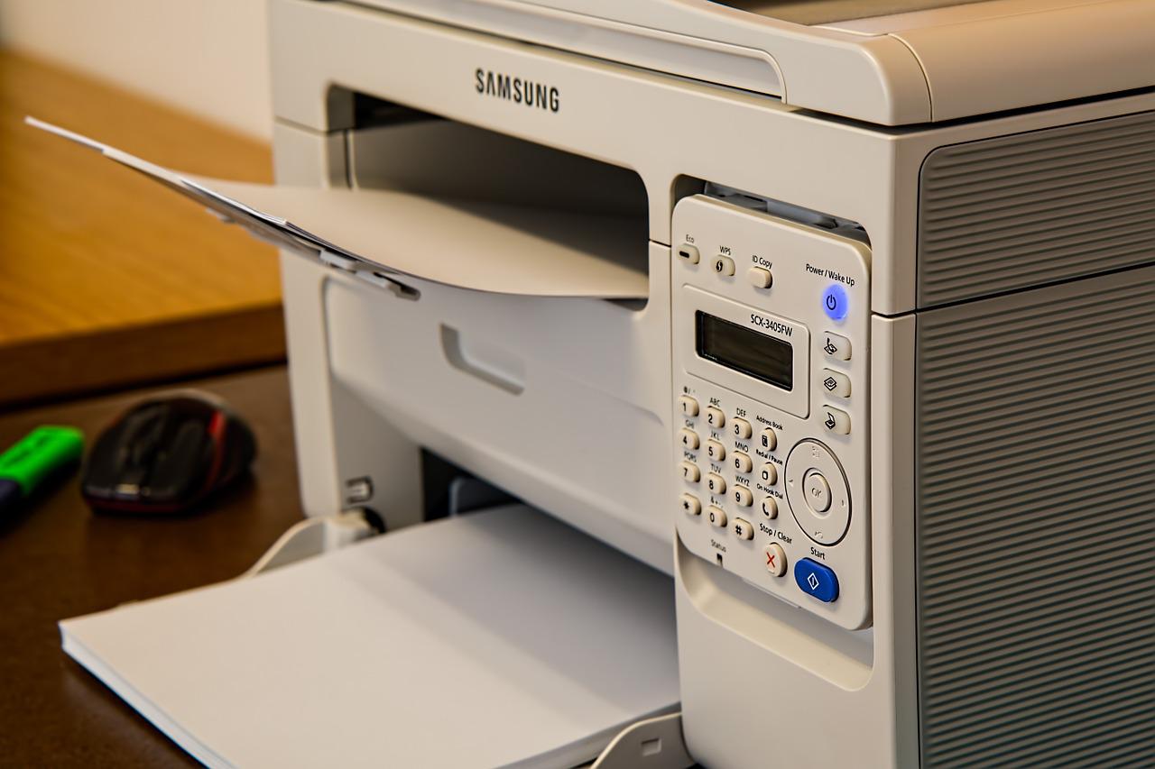 Giappone: il ministro per il Digitale dichiara guerra a fax e floppy