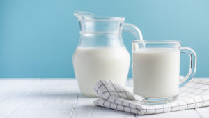 Caro energia, il latte potrebbe superare i due euro al litro