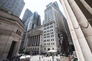 Wall Street apre sotto di quasi un punto. In Europa, Milano maglia nera