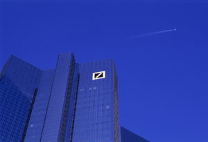 Deutsche Bank, l’anno migliore dal 2006: utile da 1,6 miliardi