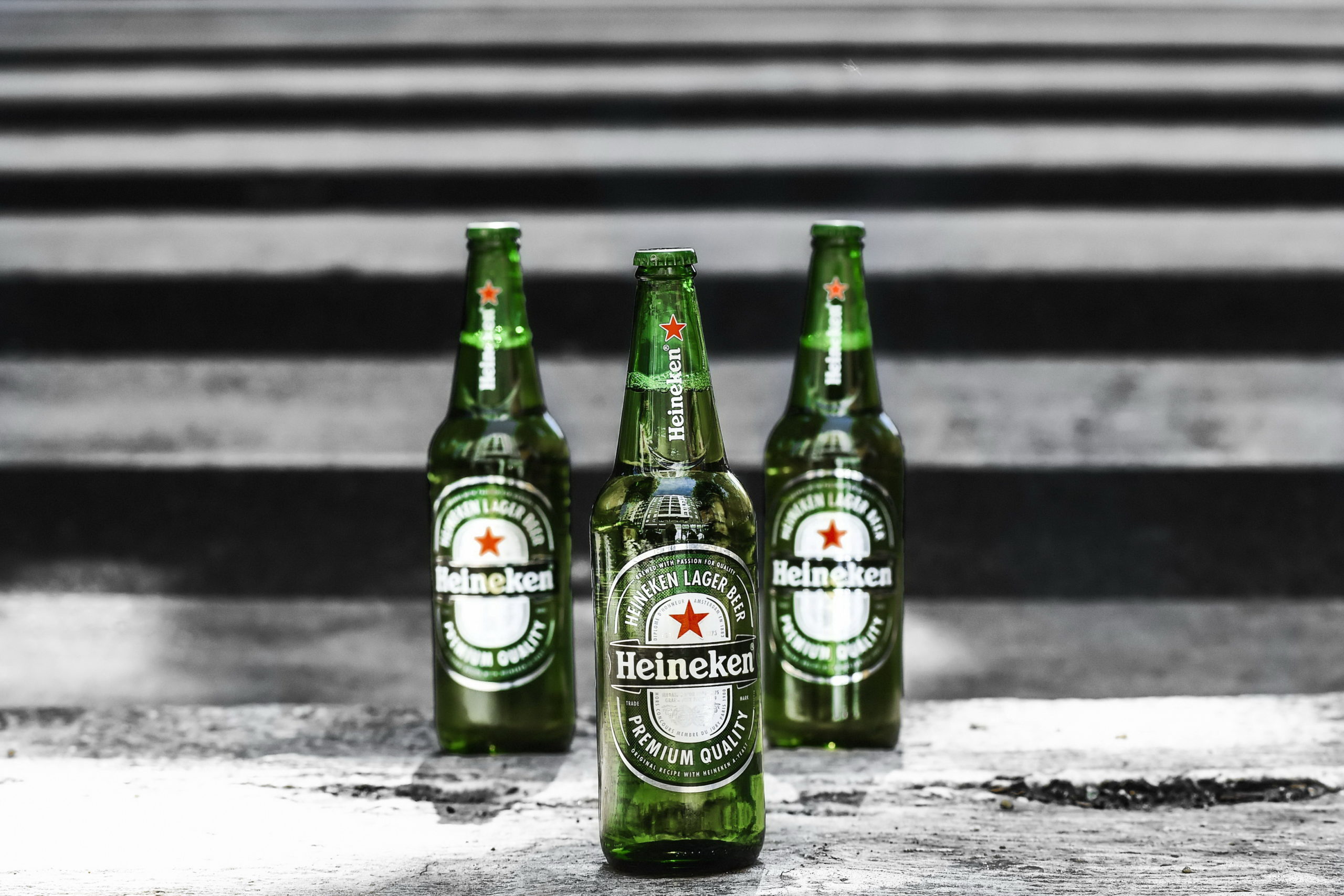 Heineken, gli utili aumentano dell’1,7%, battendo le previsioni degli analisti. Ma le prospettive per il 2024 sono cupe
