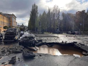 Raid russi sull’Ucraina: salgono a 14 le vittime