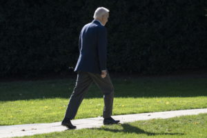 Inflazione galoppa, Biden: “C’è ancora molto lavoro da fare”