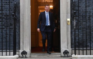 Il nuovo ministro gela gli inglesi: “le tasse aumenteranno”