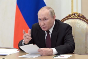Putin firma il decreto per lo stop a petrolio russo a Paesi con price cap