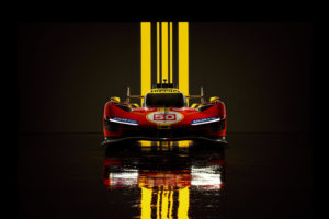 Ferrari, Elkann presenta la nuova vettura