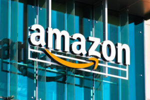 Amazon, ricavi in calo del 15%