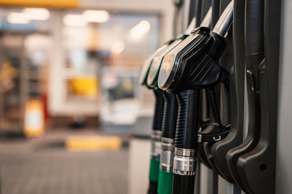 Carburanti, al self sono stabili i prezzi di benzina e diesel. Salgono al servito