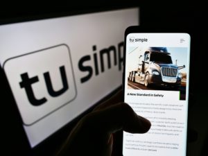 Startup per pilota automatico camion sotto indagine dell’Fbi
