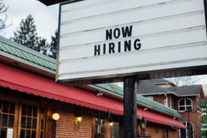 Usa, offerte di lavoro a 8,8 milioni. Ai minimi da marzo 2021