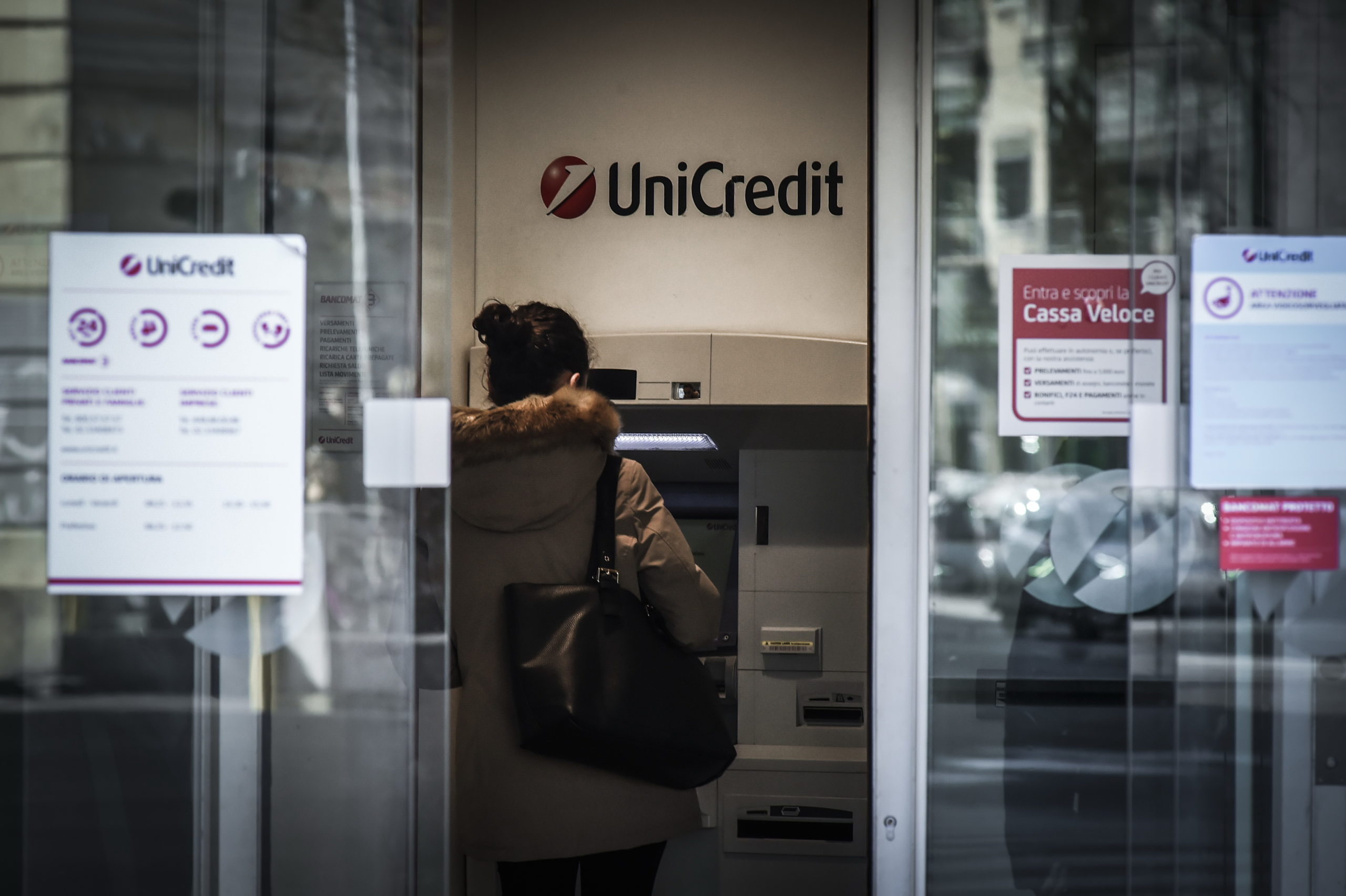 Banche, ogni giorno in Italia chiudono quasi due filiali e oltre 15 dipendenti spariscono