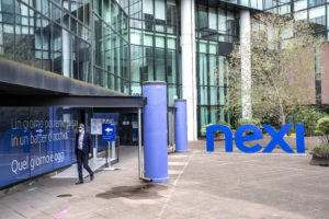 Intesa cede partecipazione in Nexi per 584 milioni: titolo crolla