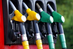 Salgono i prezzi di benzina e pedaggi autostradali