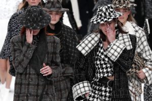 Moda, Lagerfeld torna al Met