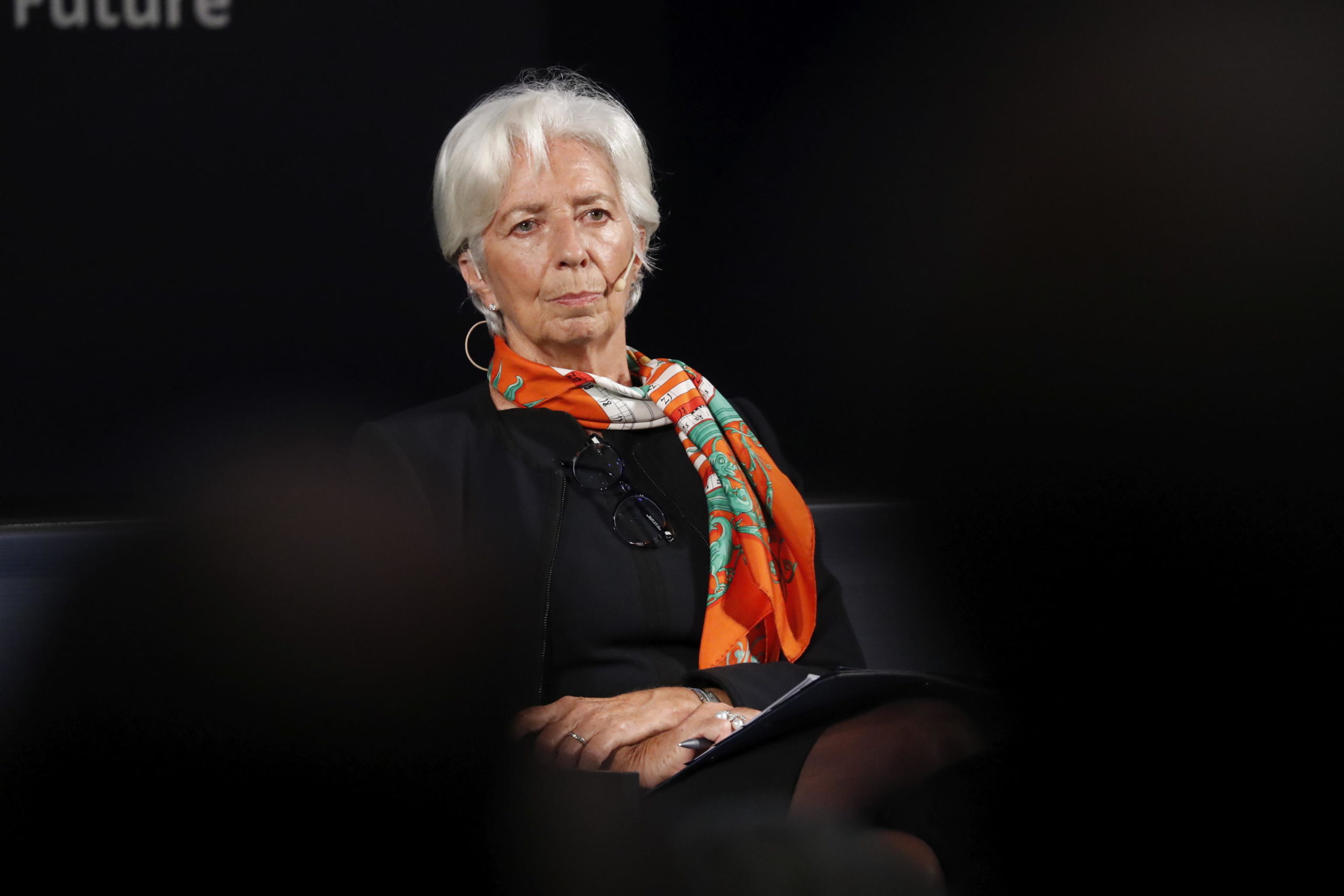 Bce, Lagarde: “Incorporare cambiamento climatico in tutto”