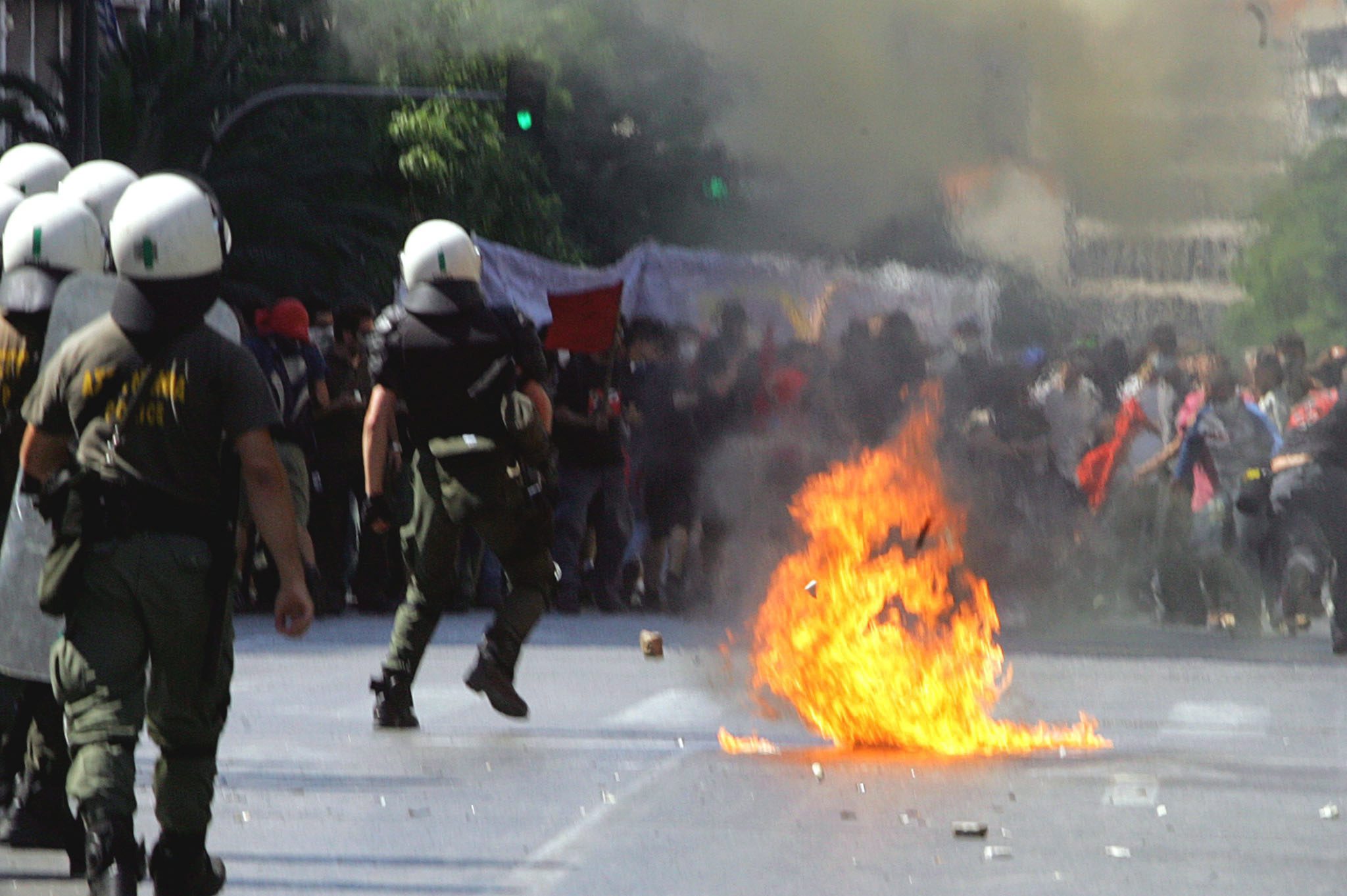 Inflazione: manifestazioni e scontri in Grecia, scioperi in Belgio