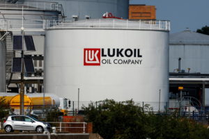 Crisi Lukoil, Urso: “Proseguiremo tutte le strade per evitare chiusura”