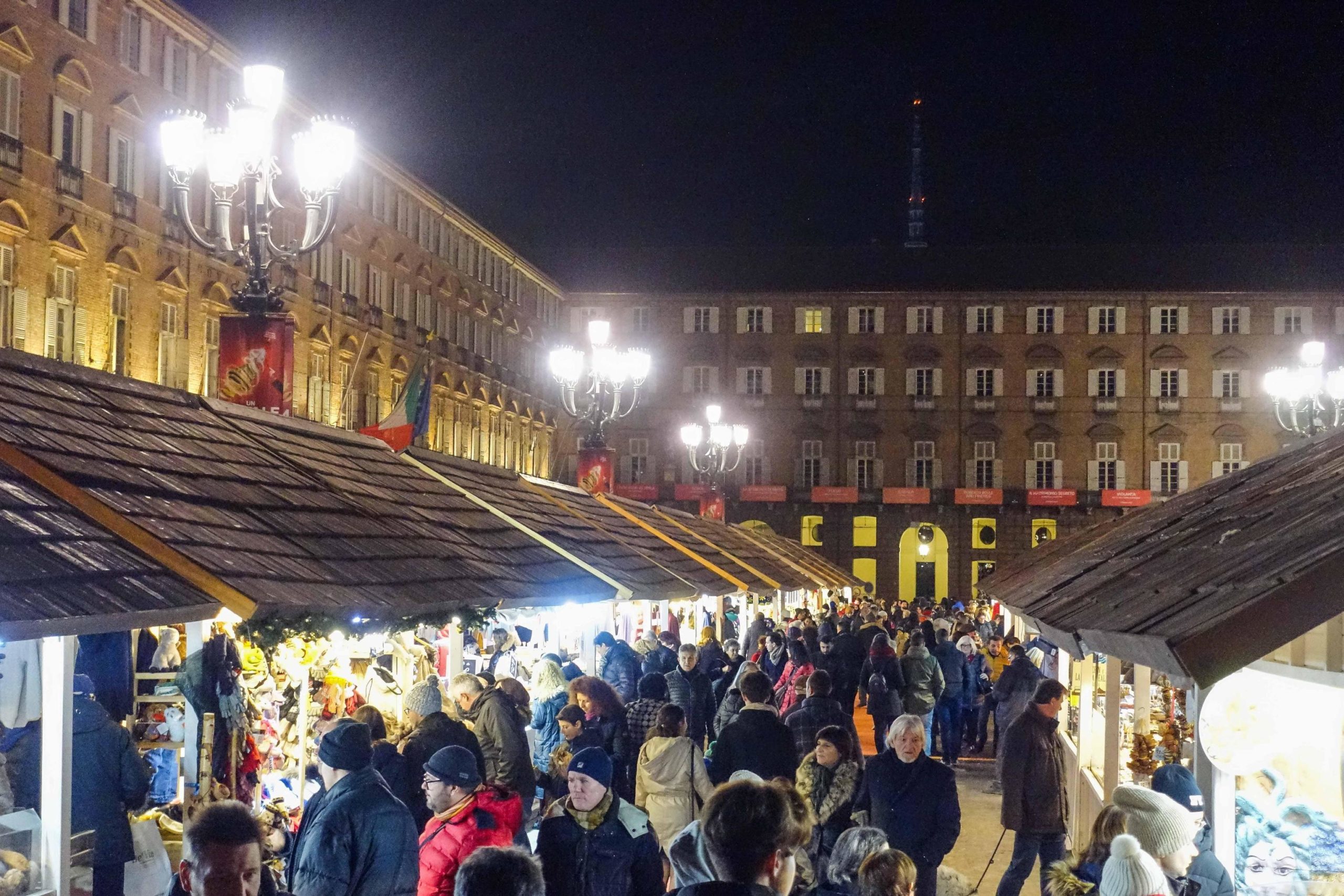 Italiani preoccupati per prezzi, clima e guerra: meno shopping