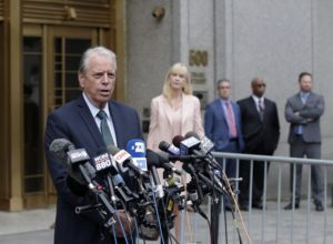 Epstein, donne abusate fanno causa a Deutsche Bank e a JP Morgan