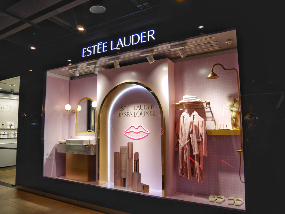 Estee Lauder, vendite nette in aumento del 5% nel primo trimestre. Ma guidance rivista al ribasso