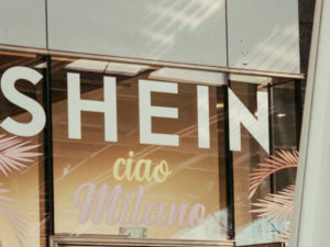Shein, pop up store a Milano: centinaia in coda
