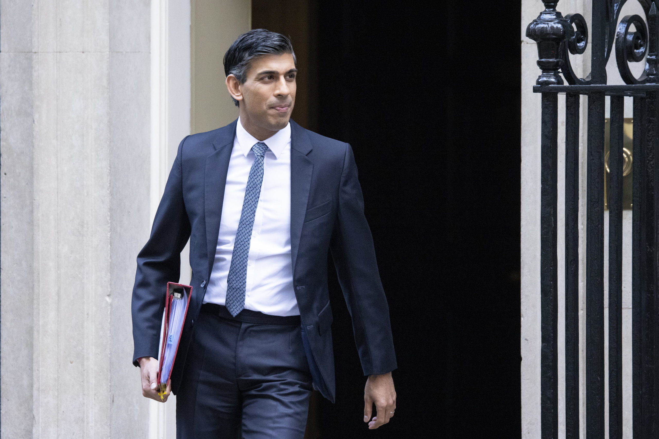 epa10338490 British Prime Minister Rishi Sunak departs his official residence at 10 Downing Street to appear at Prime Minister's Questions (PMQs) at the Parliament in London, Britain, 30 November 2022. Sunak is under pressure as Royal Mail workers and university lecturers are on industrial strike and health workers in Britain, including nurses, ambulance staff and emergency call handlers called for a strike action before Christmas as well.  EPA/TOLGA AKMEN