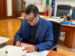 Salvini sul Mes: “ne discuterò con Meloni”, mentre visita la metro C a Roma