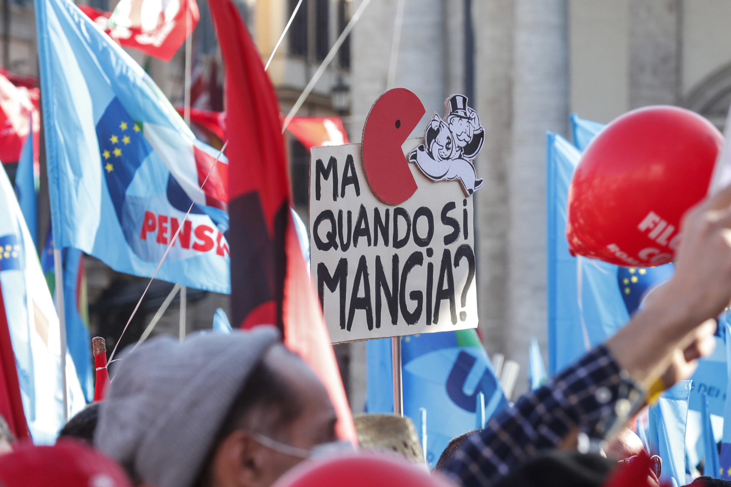 Un momento a Piazza del Popolo durante la manifestazione indetta da Cgil-Uil, Roma, 16 Dicembre 2021. ANSA/GIUSEPPE LAMI