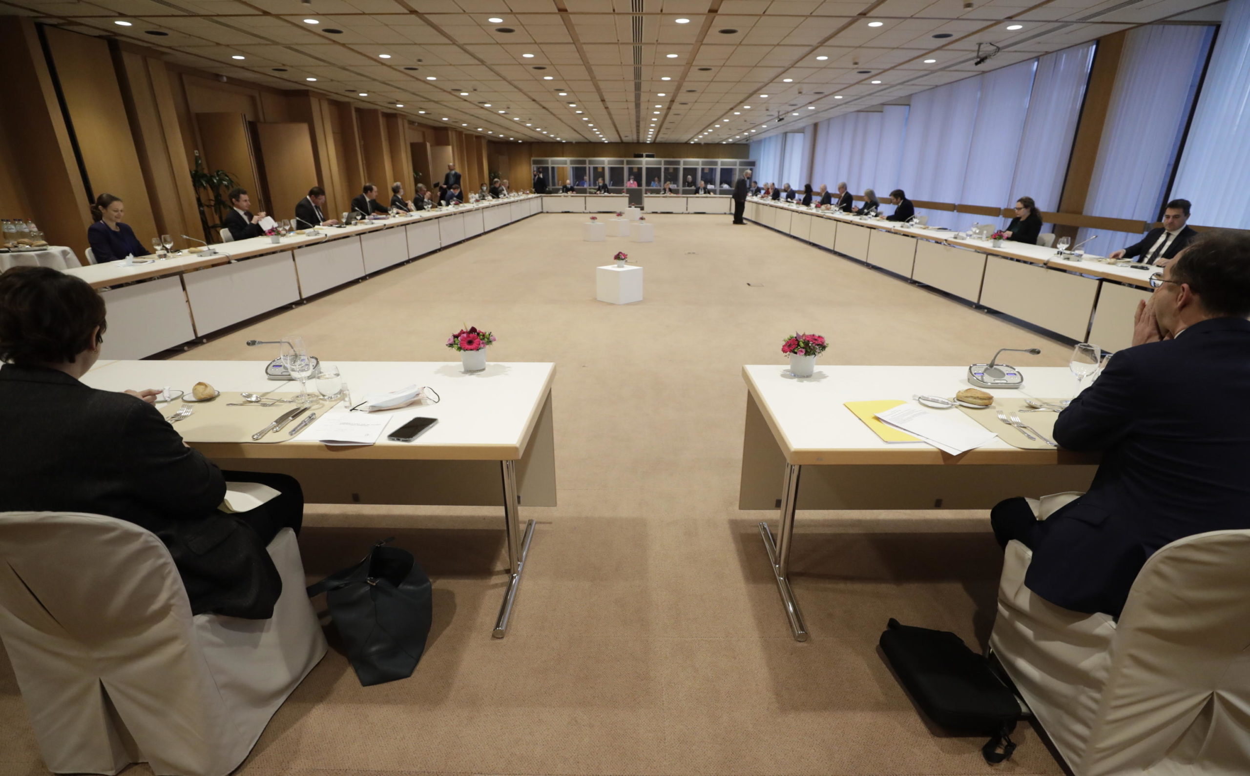 epa08968372 A general view of a meeting of the Coreper, the 'Committee of the Permanent Representatives of the Governments of the Member States to the European Union', at the European Council building in Brussels, Belgium, 27 January 2021.  EPA/OLIVIER HOSLET / POOL