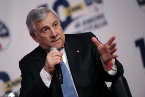 Tajani: meglio detassare le retribuzioni