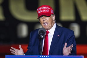 Usa, Trump: “rischio fino a 561 anni di carcere”. Le parole ai sostenitori