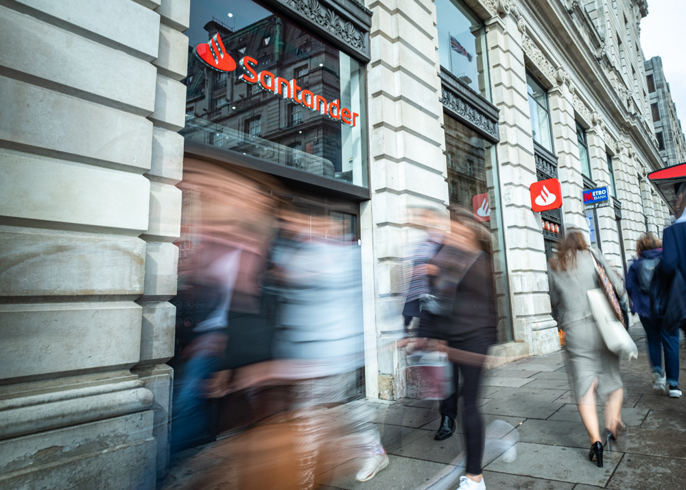 Santander, utile supera 11 miliardi di euro nel 2023